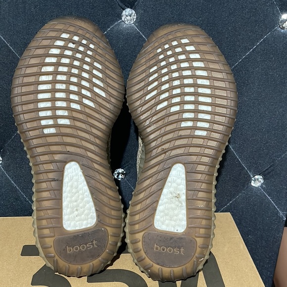 Yeezy Boost 350 V2 - Picture 5 of 13